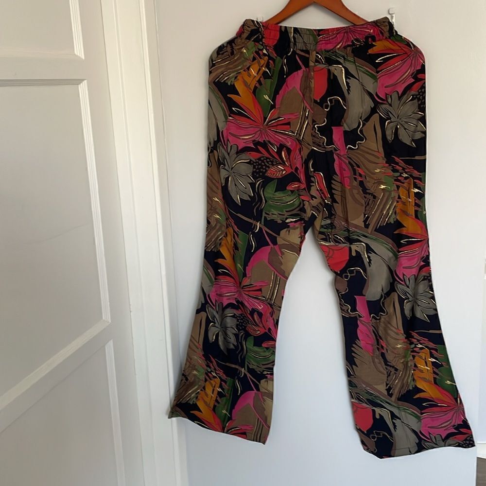 Woman’s size M co-ord set, shirt and pants set - Picture 7 of 10